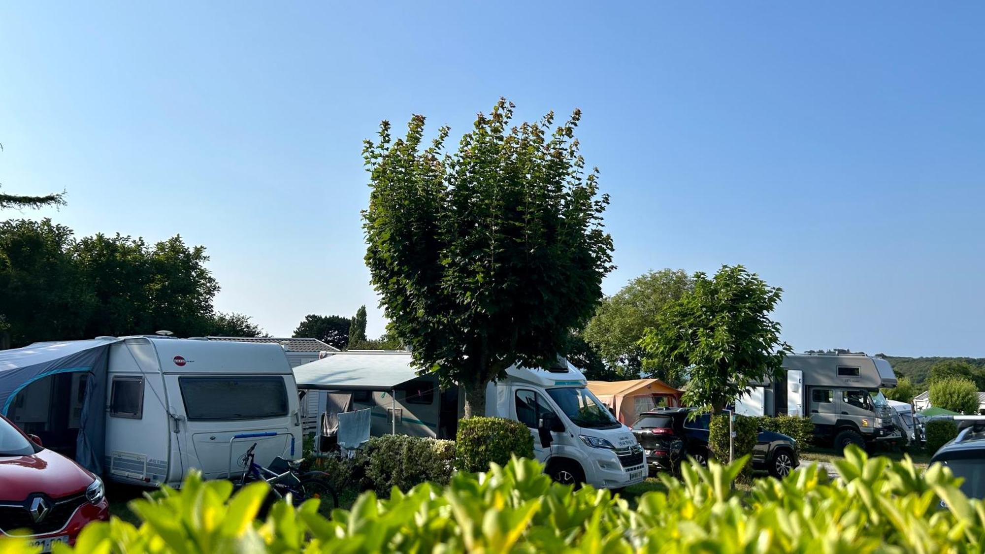 Hotel Camping Duguesclin à Saint-Coulomb Extérieur photo