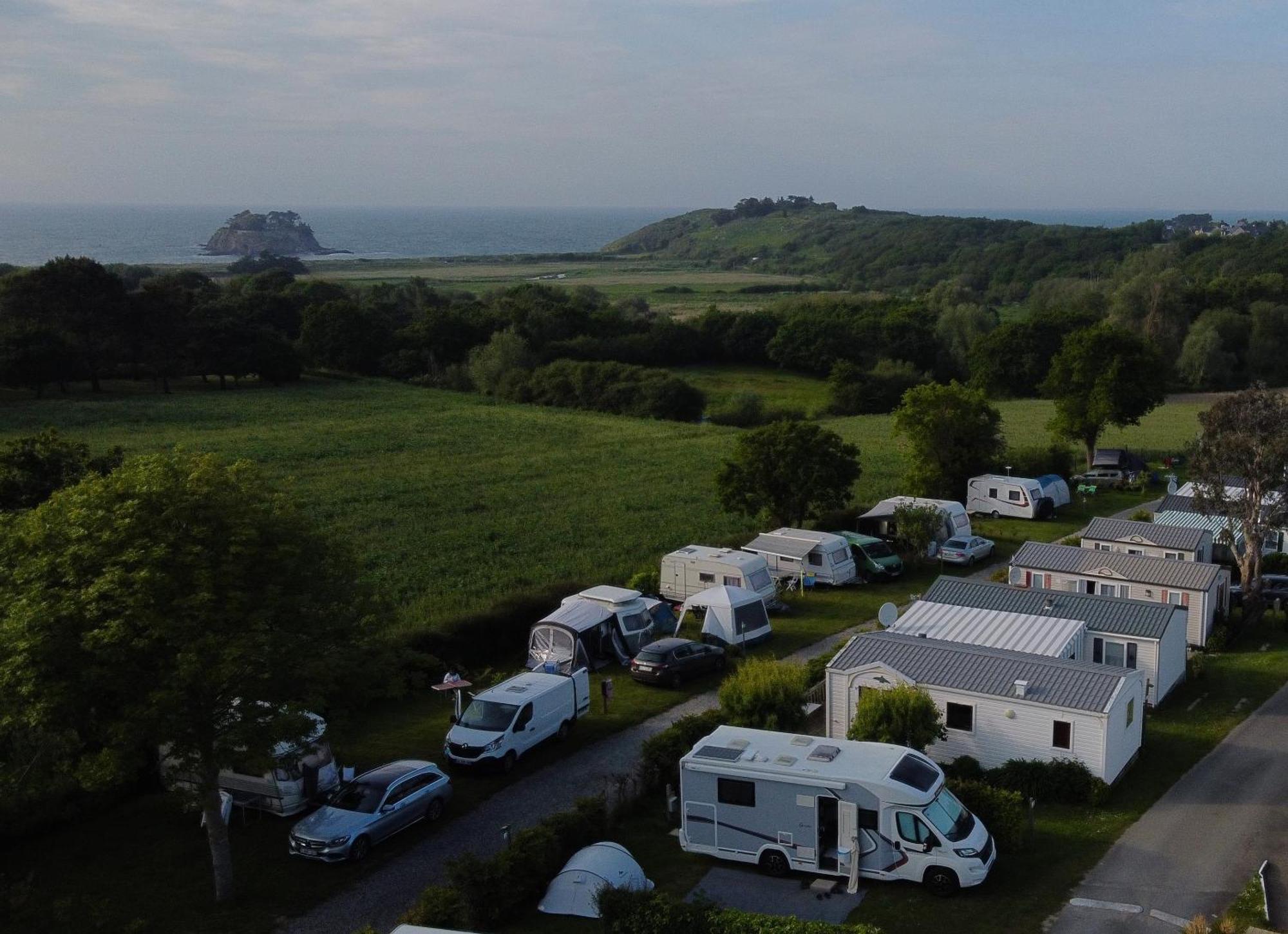 Hotel Camping Duguesclin à Saint-Coulomb Extérieur photo